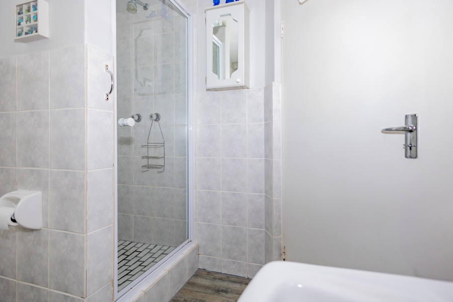 1 Bedroom Property for Sale in Oakglen Western Cape
